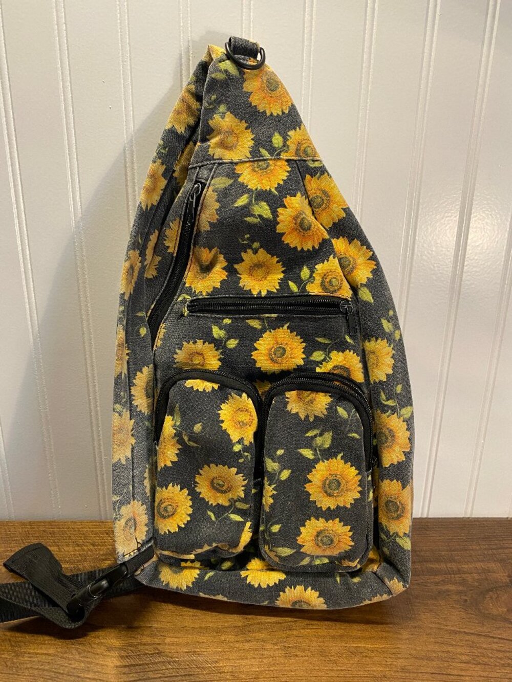 Sunflower Print Sling Backpack Crossbody Bag Boho Festival Travel Backpack